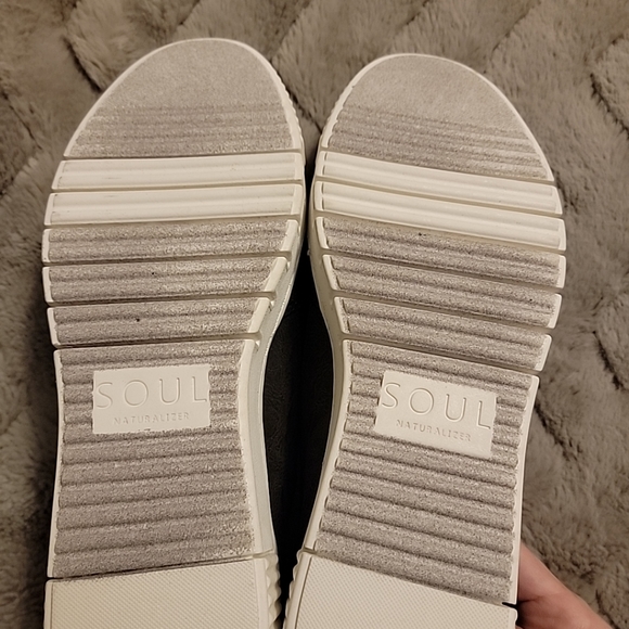 NWOB SOUL Naturalizer Tia Platform Slip On Fashion Sneaker Size 10 Black & White - Picture 7 of 7